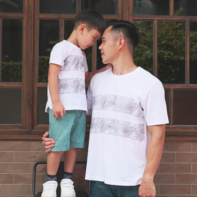 <tc>White adult T-shirt with peacock printed panels</tc>