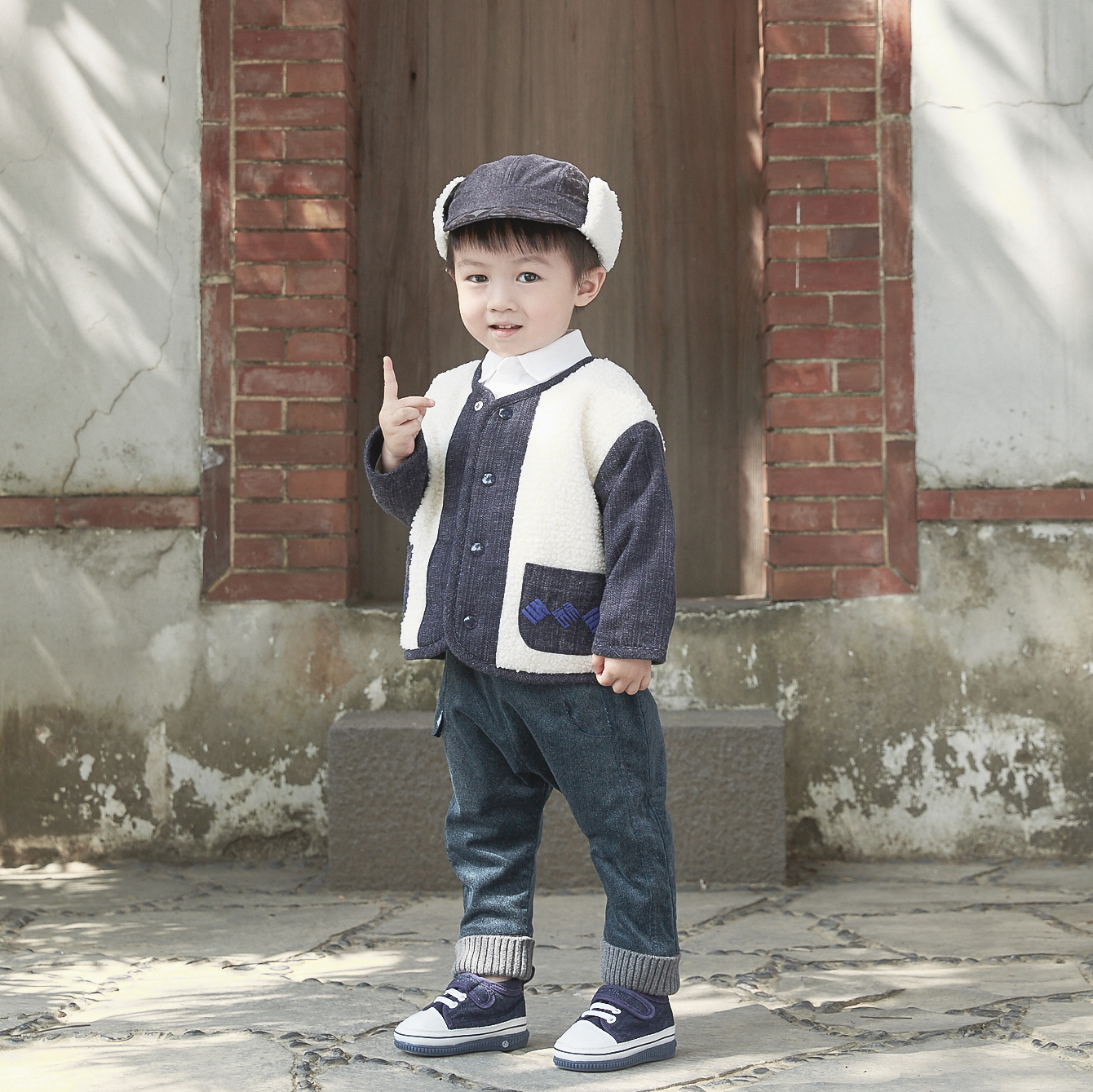 Dark blue baby aviator cap with coin motif