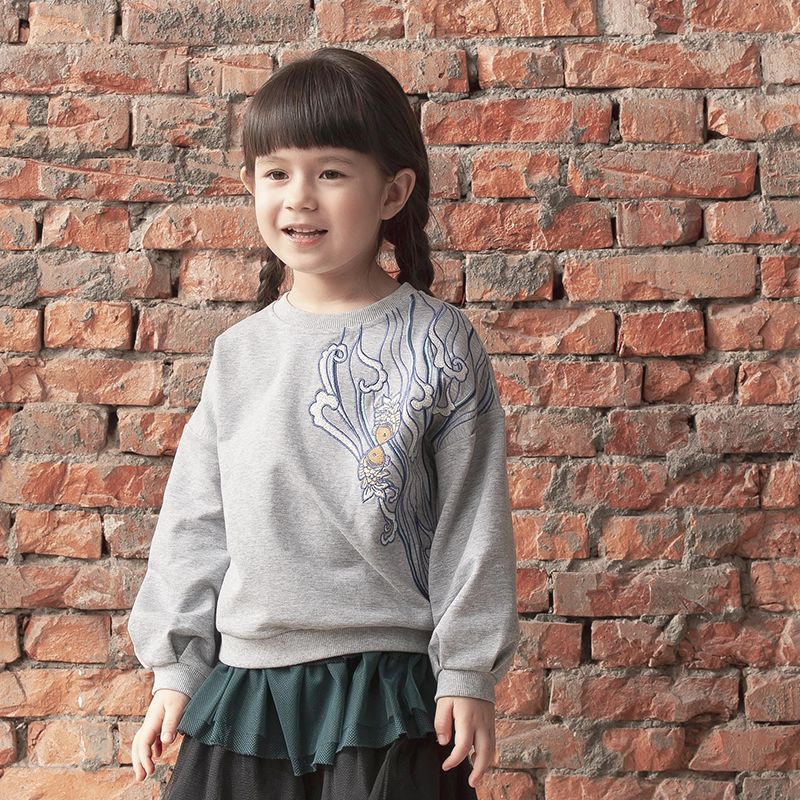 Light grey kids drop shoulder sweatshirt with embroidered koi motif