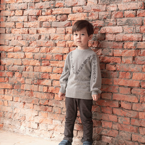 Light heather grey kids sweater with good fortune motif