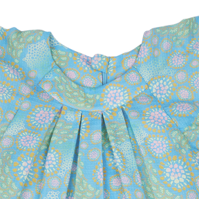 <tc>Celadon kids dress with ruffle sleeves and peacock print</tc>