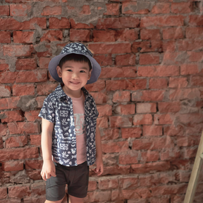 <tc>Baby bucket hat with five poisons print</tc>