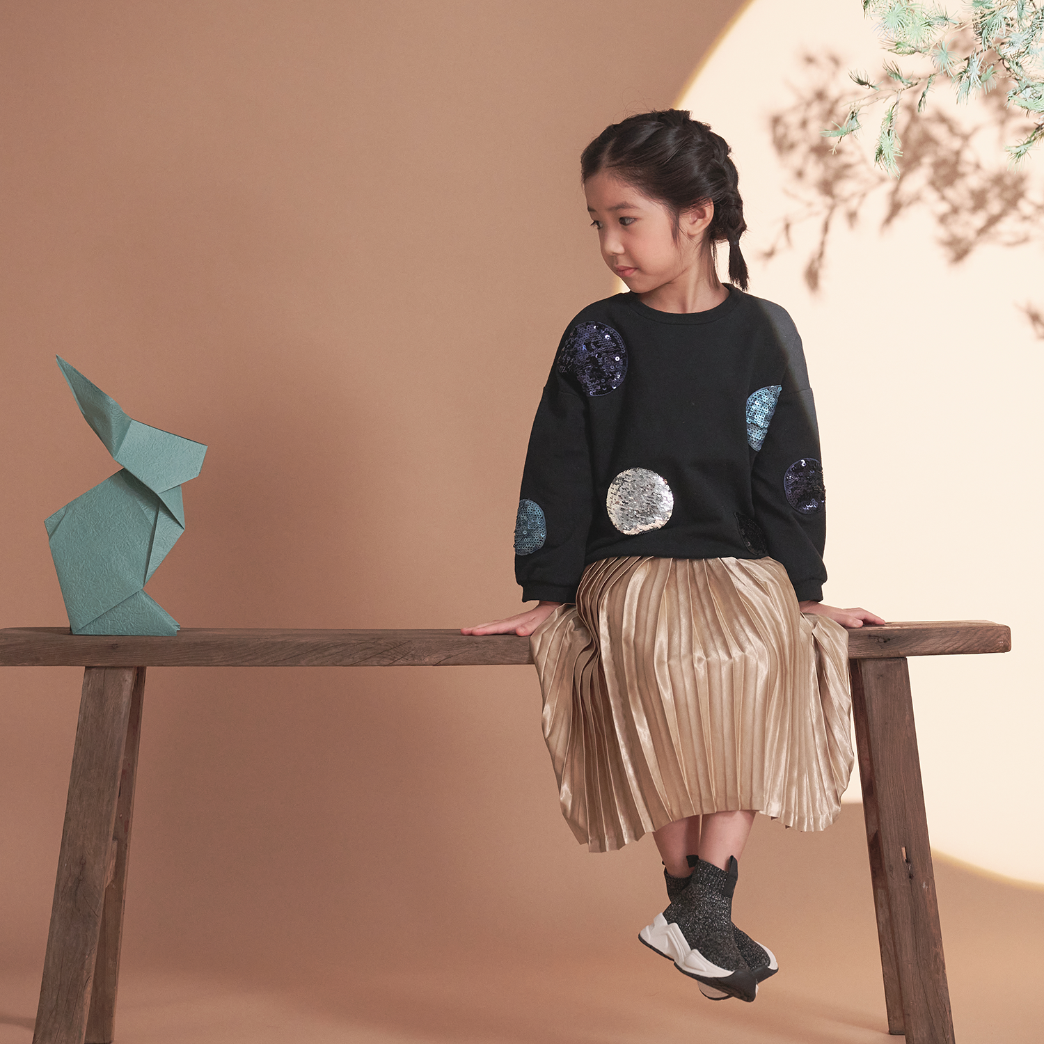 Metallic kids pleated skirt