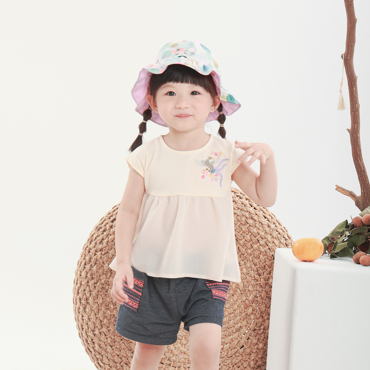 <tc>Cream baby Top with phoenix appliqué</tc>