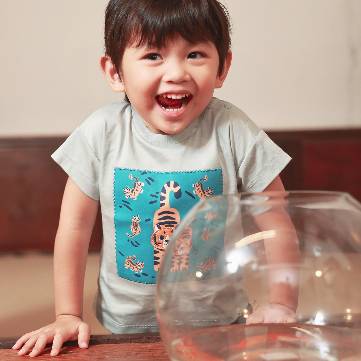 <tc>Mint baby T-shirt with tiger print</tc>