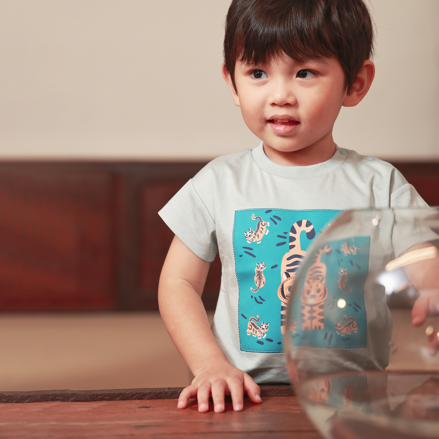 <tc>Mint baby T-shirt with tiger print</tc>