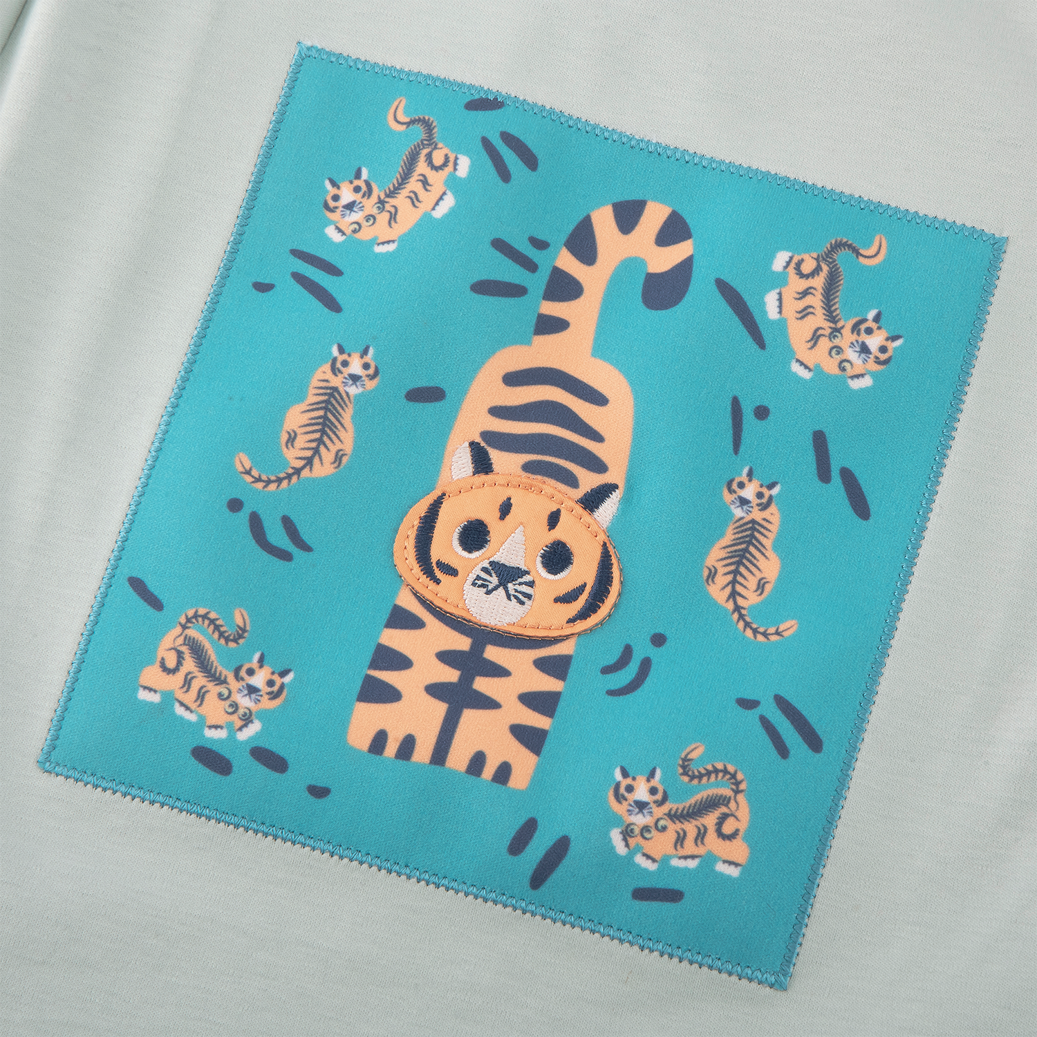 <tc>Mint baby T-shirt with tiger print</tc>
