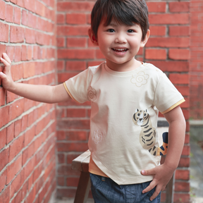 <tc>Khaki baby T-shirt with tiger print</tc>