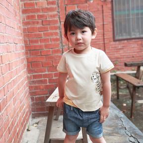 <tc>Khaki baby T-shirt with tiger print</tc>