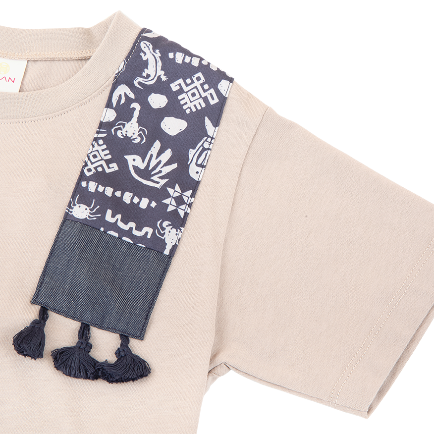 <tc>Latte kids T-shirt with five poison patchwork and tassel detail</tc>